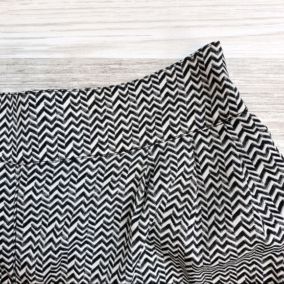 American Eagle Chevron Shorts - Picture 5 of 8